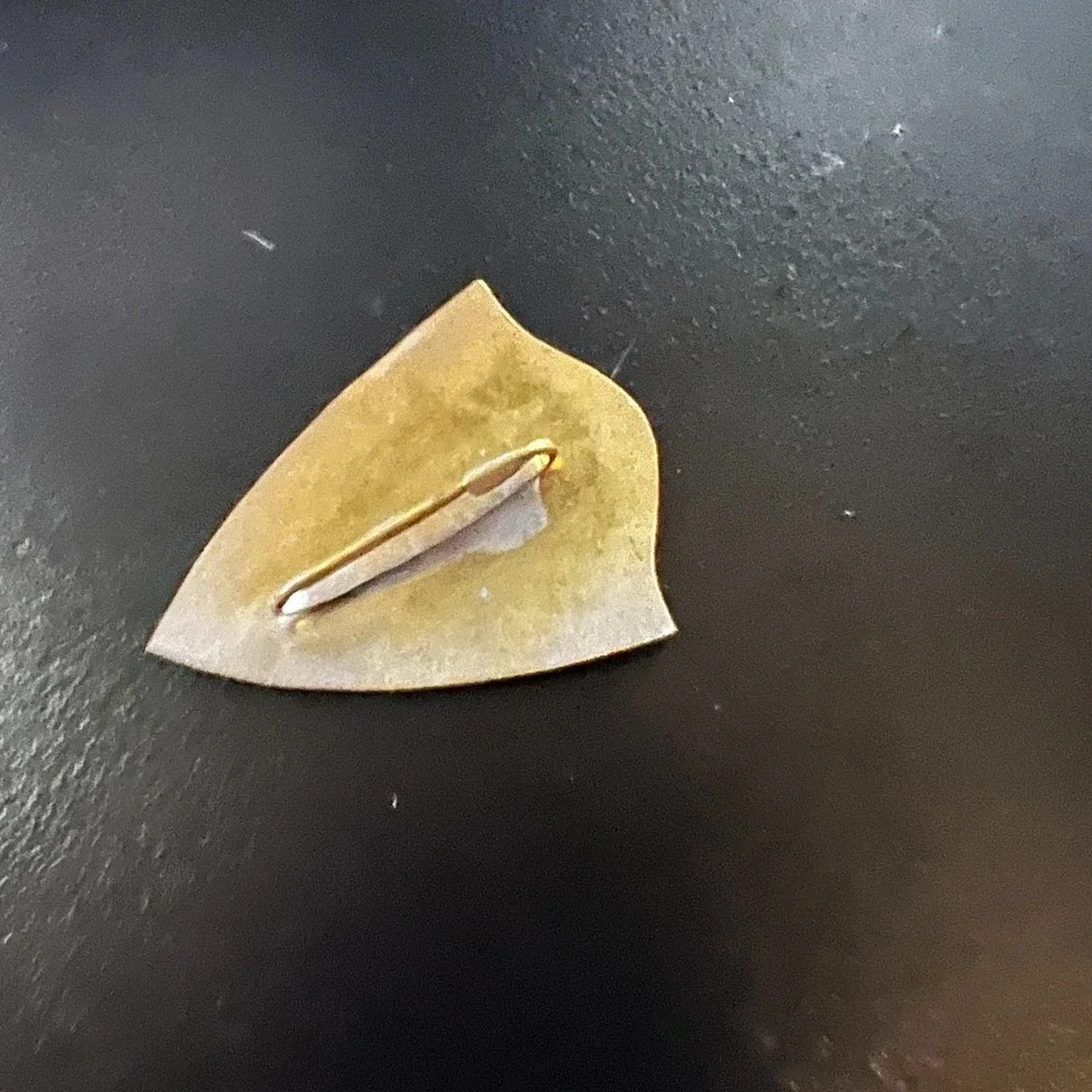 Vintage Hammered Shield‎ Dress Clip Brooch Silver Tone Textured Pin